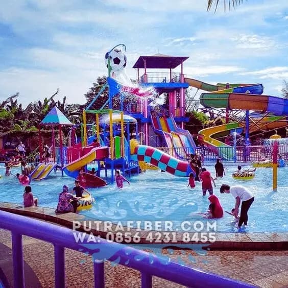 Perbedaan skala fasilitas waterpark dan waterboom