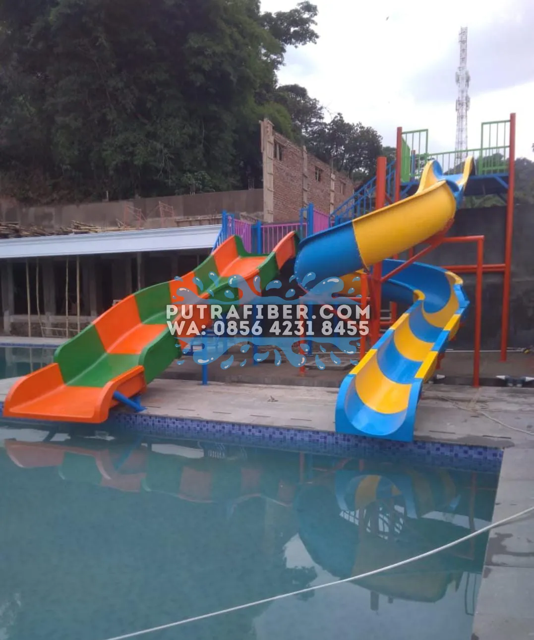 Jasa pembuatan seluncuran air kombinasi lurus dan spiral fiberglass untuk fasilitas waterpark di area perbukitan - Gambar 3