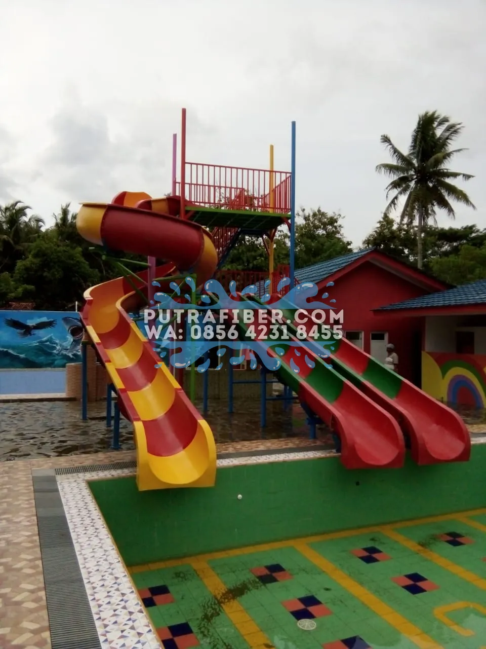 Instalasi wahana waterboom kombinasi perosotan lurus dan melingkar warna cerah ramah anak untuk kolam renang komersial - Gambar 7