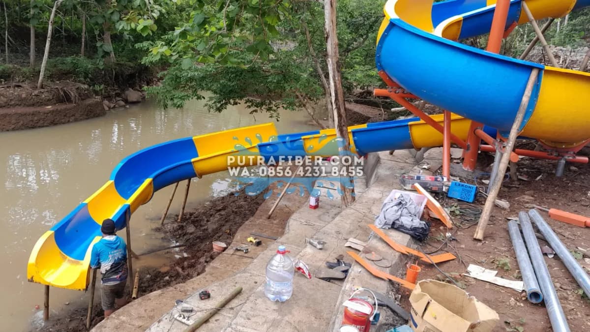 Uji Kekuatan Perosotan Waterboom Uji Kekuatan Perosotan Waterboom