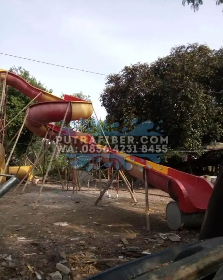 Proses Pembuatan Perosotan Waterboom Proses Pembuatan Perosotan Waterboom